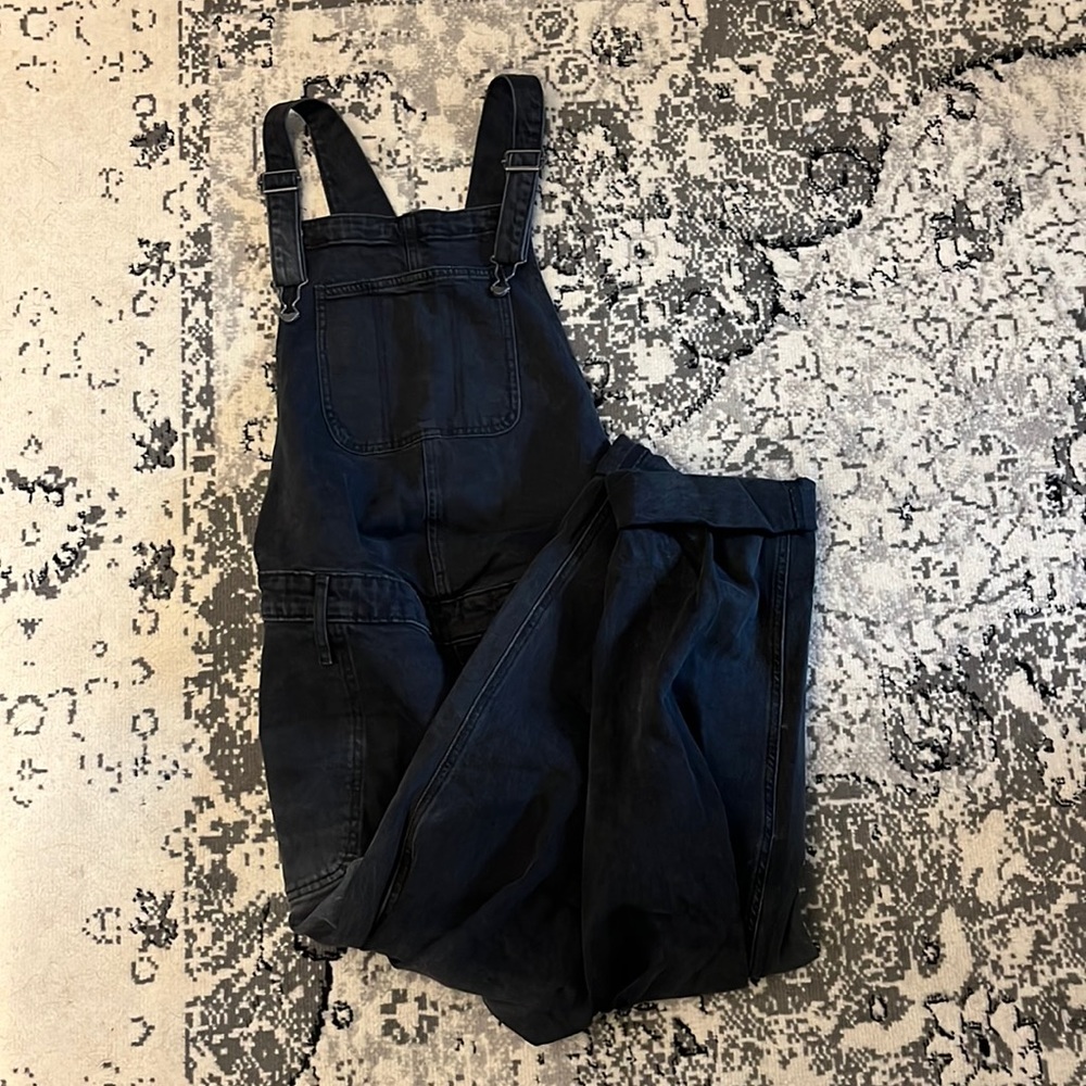 LIKE NEW Old Navy Maternity Overalls in Black Denim